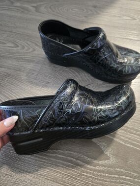 Dansko Leather Clogs in Tropical Patent Leaf size 36